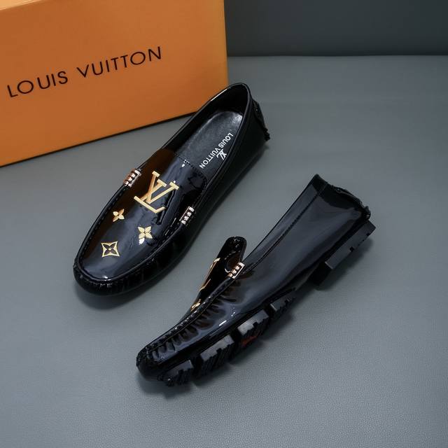 官方旗舰店新款 全透气舒适羊里 Louis Vuitton顶级代购，专柜原单发售，男士最爱鞋面采用意大利进口原版专用lv牛漆皮+刺绣，全进口头层羊皮里，鞋底原厂